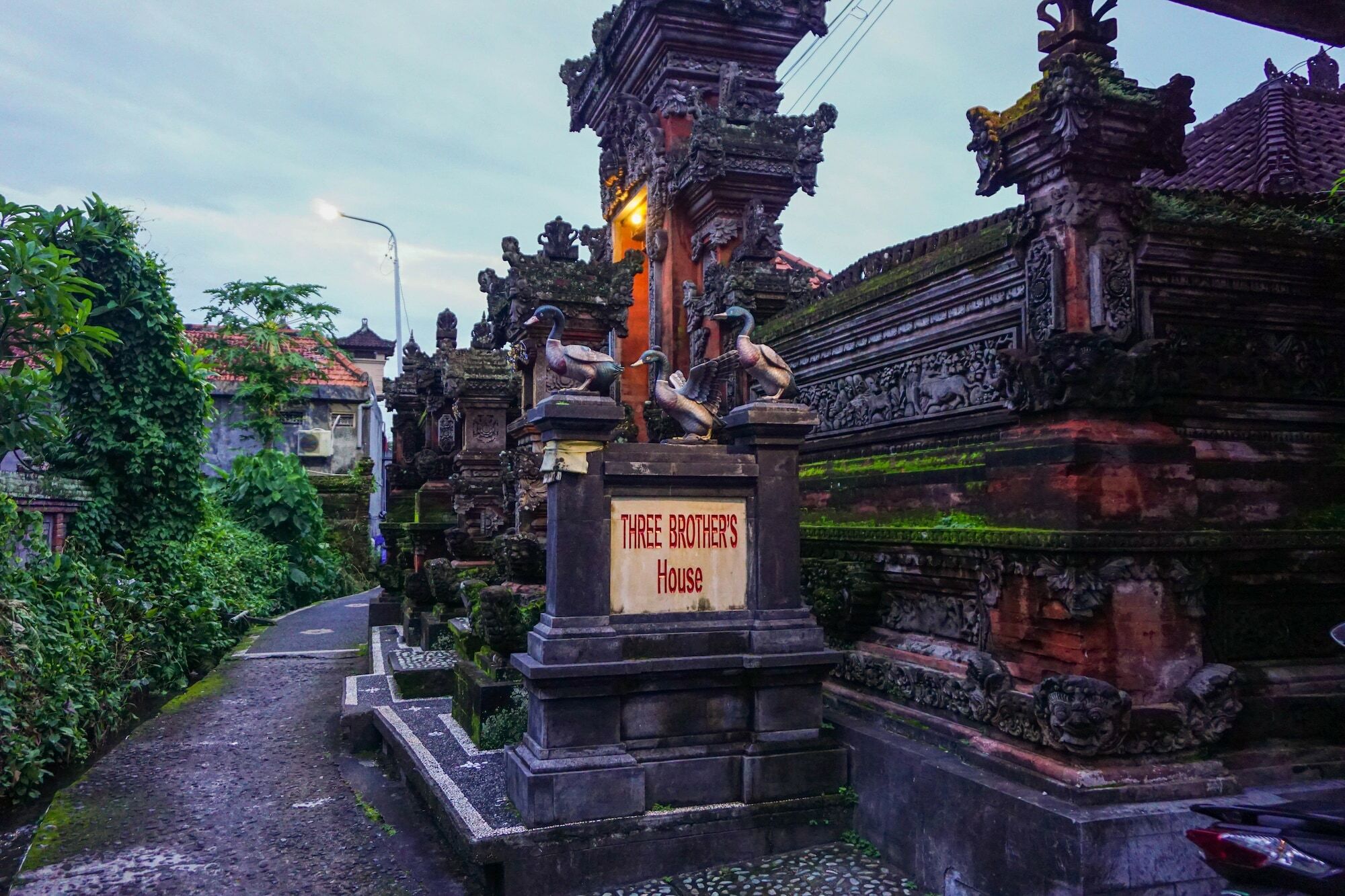 Three Brothers Guest House Ubud  Exterior photo